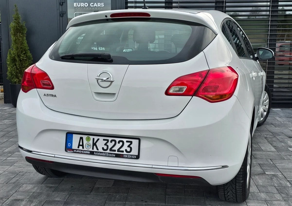 Opel Astra cena 35900 przebieg: 120000, rok produkcji 2015 z Brzozów małe 781